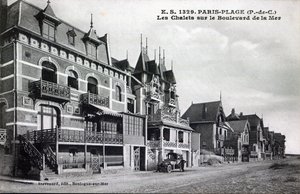 Ansichtkaart met chalets aan de Boulevard de la Mer, Paris-Plage, ca. 1910 (naar een foto) door French Photographer